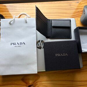 Prada wallet (AUTHENTIC)
